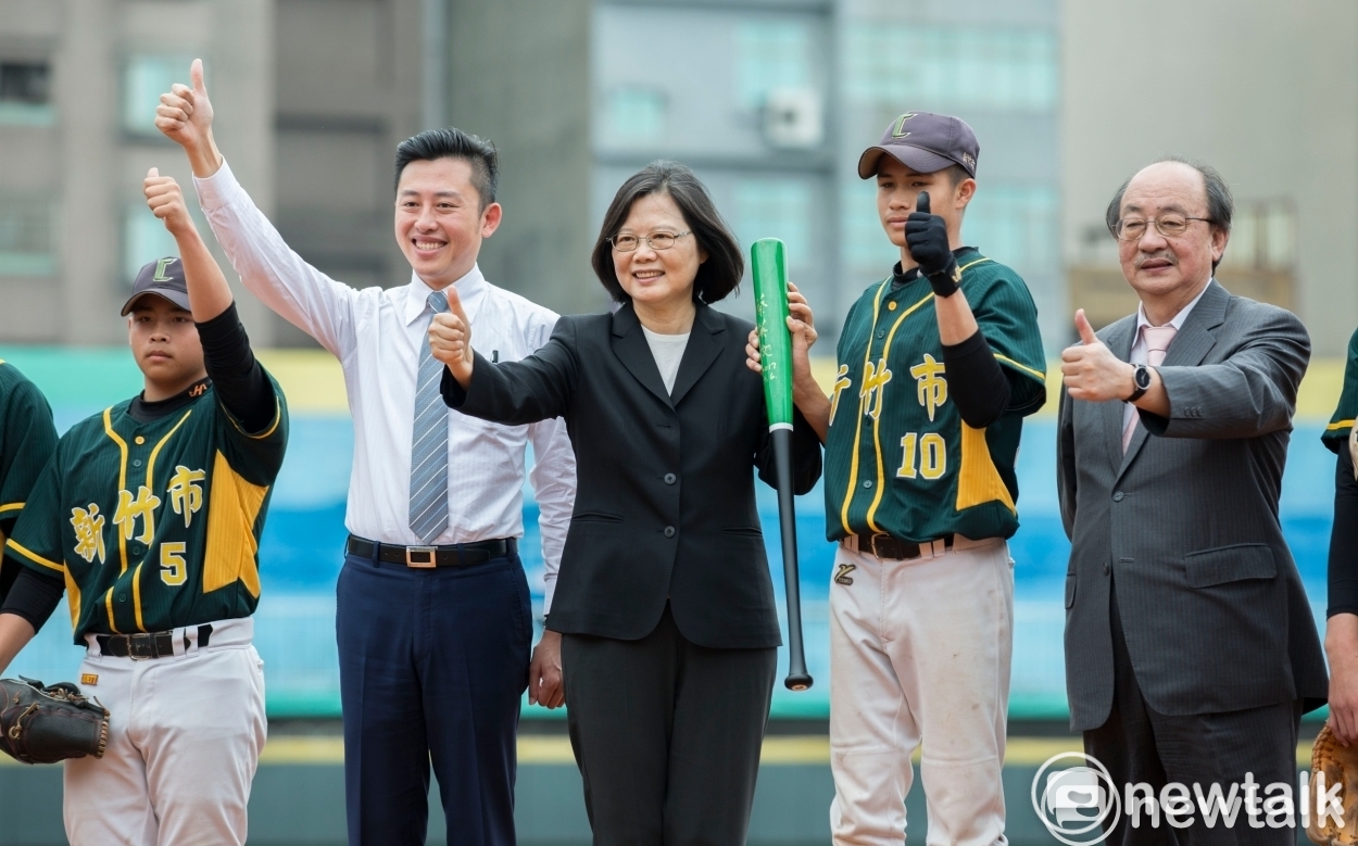 「讓你們失望了」 林智堅再為新竹棒球場致歉：符合期待才驗收付款 | 政治