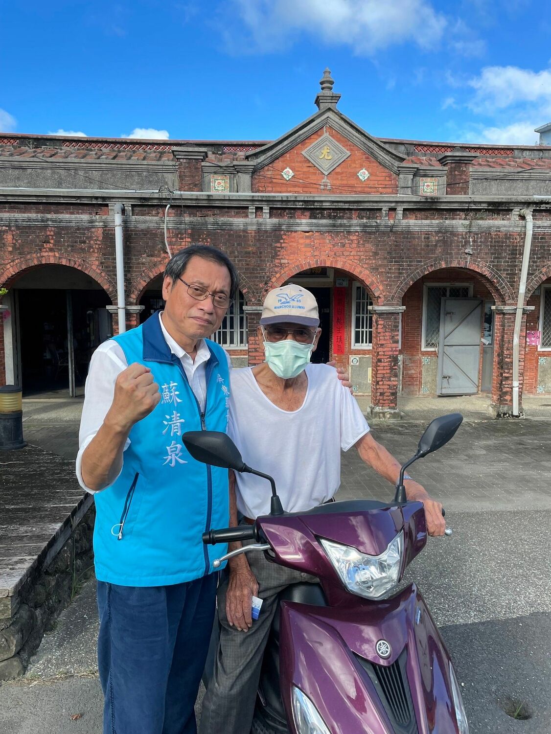 蘇清泉問候滿州老鄉尤長欽榮阿伯。 圖：取自蘇清泉臉書