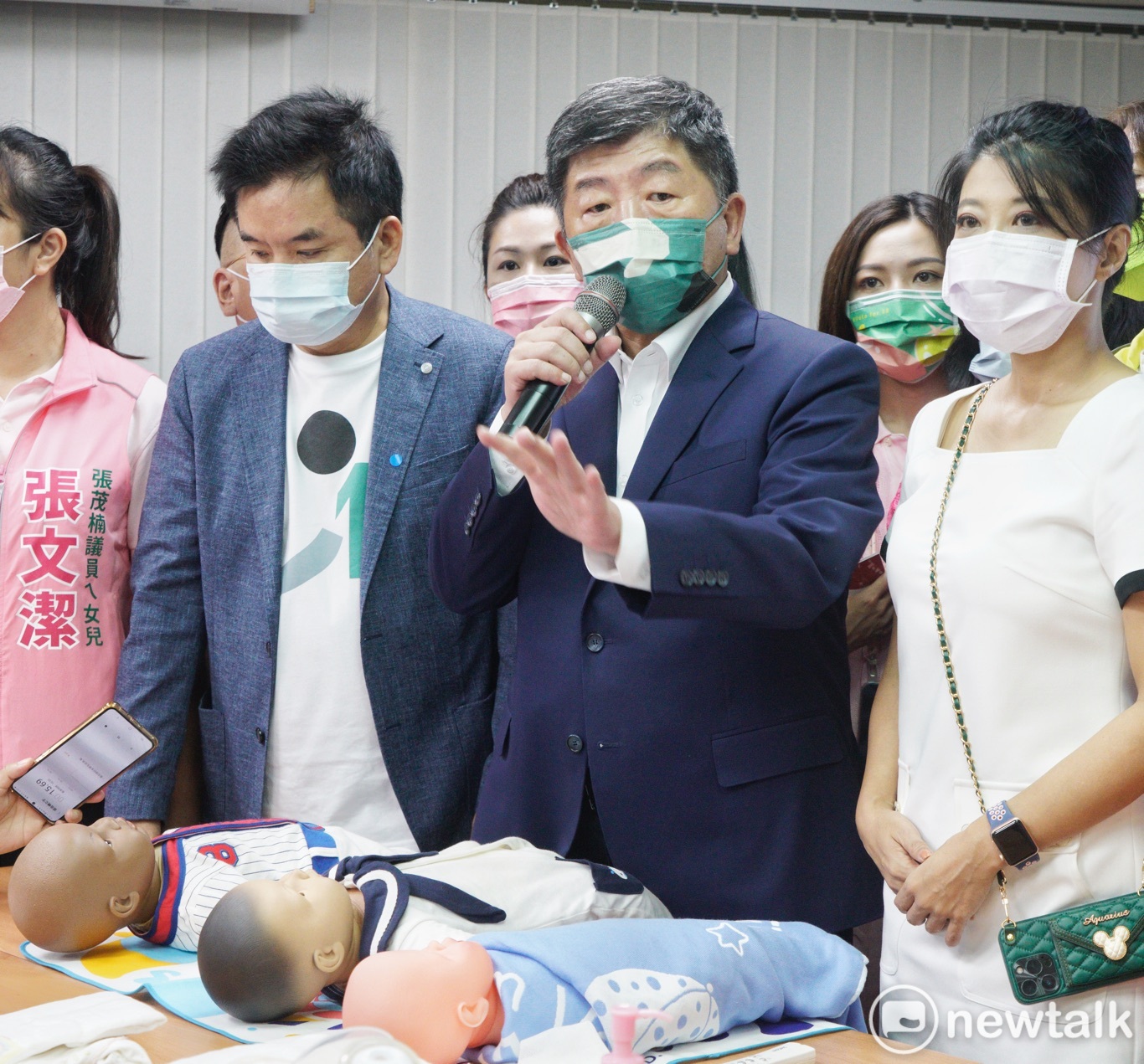 Chen Shizhong, a candidate for the Taipei mayoral election of the Democratic Progressive Party, visited the confinement training class.Photo: Zhang Liangyi / photo