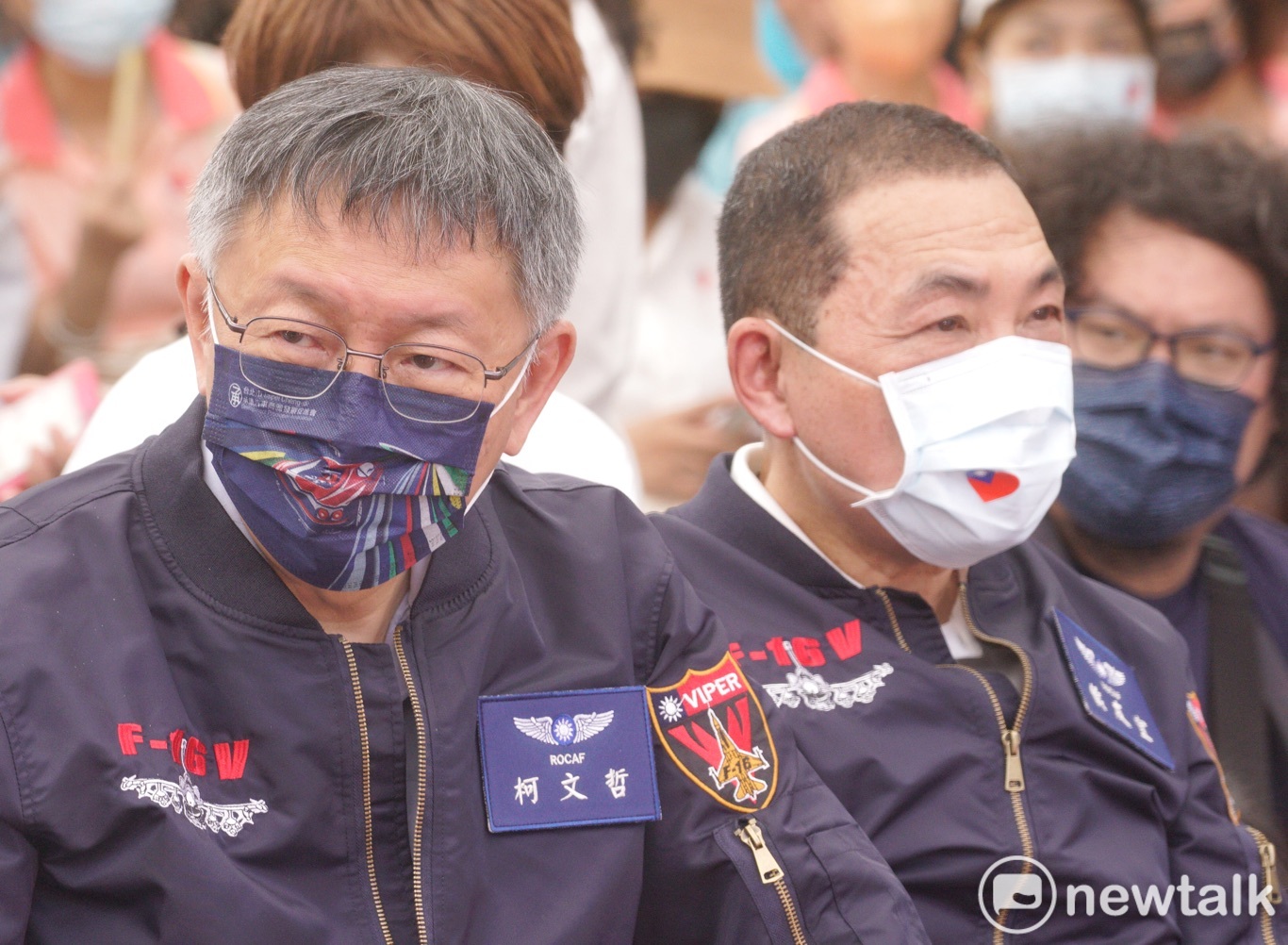 喊得震天價響的「藍白合」最後變成「藍白『拖』」--歹戲「拖」棚的「拖」。國民黨（藍）總統參選人侯友宜（右）與民眾黨（白）總統參選人柯文哲（左）。 圖：張良一/攝（資料照）