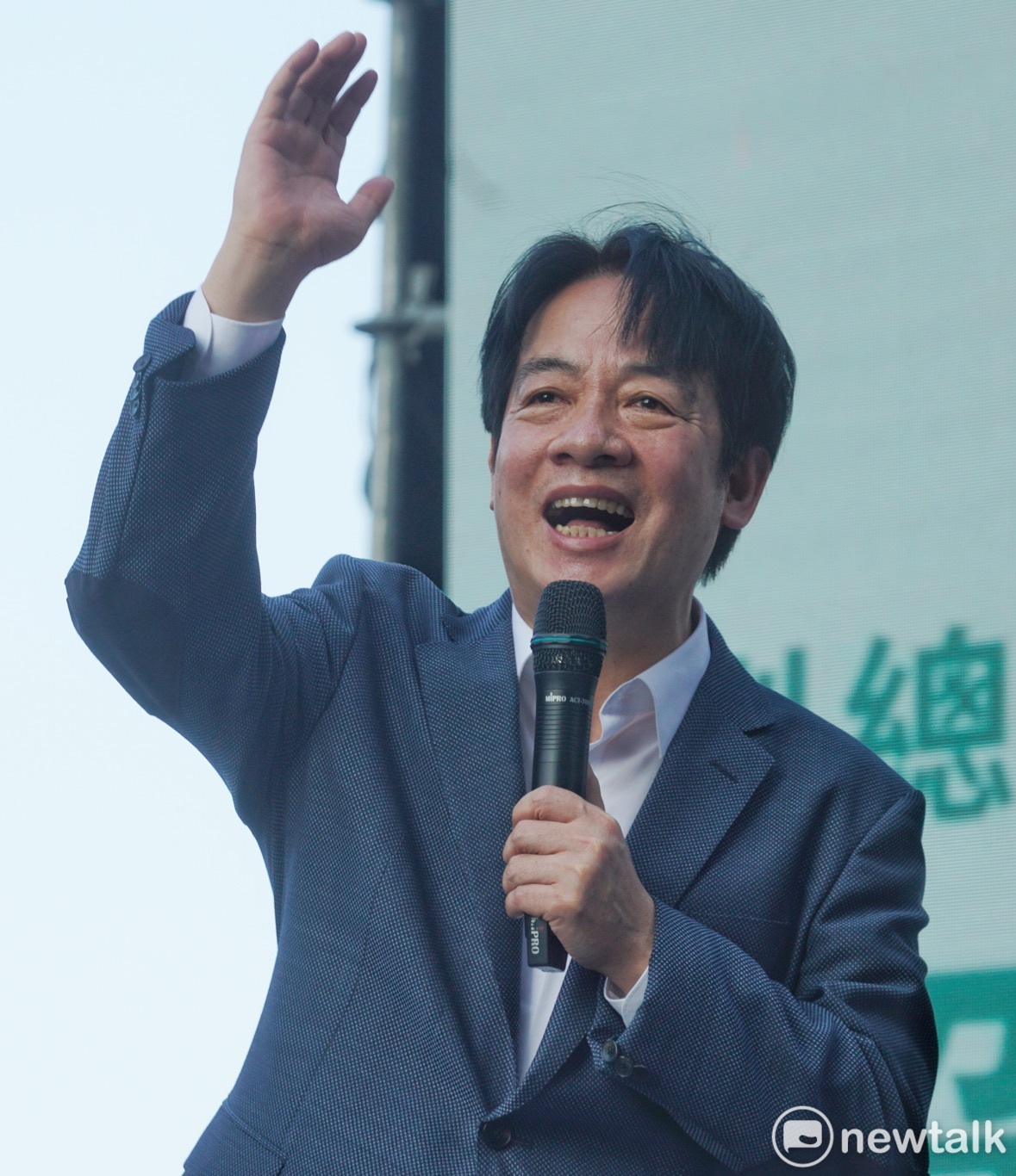 民進黨提名台北市長參選人陳時中競選總部今舉行成立大會，副總統賴清德為陳時中站台。   圖：張良一/攝