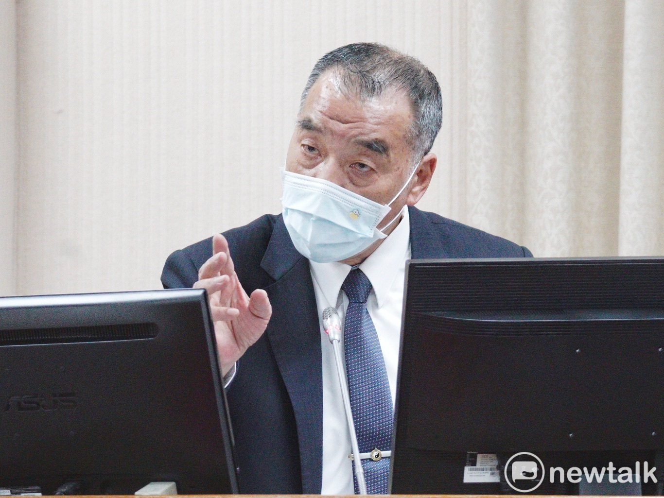 國防部長邱國正在立院外交及國防委員會備詢。   圖：張良一/攝