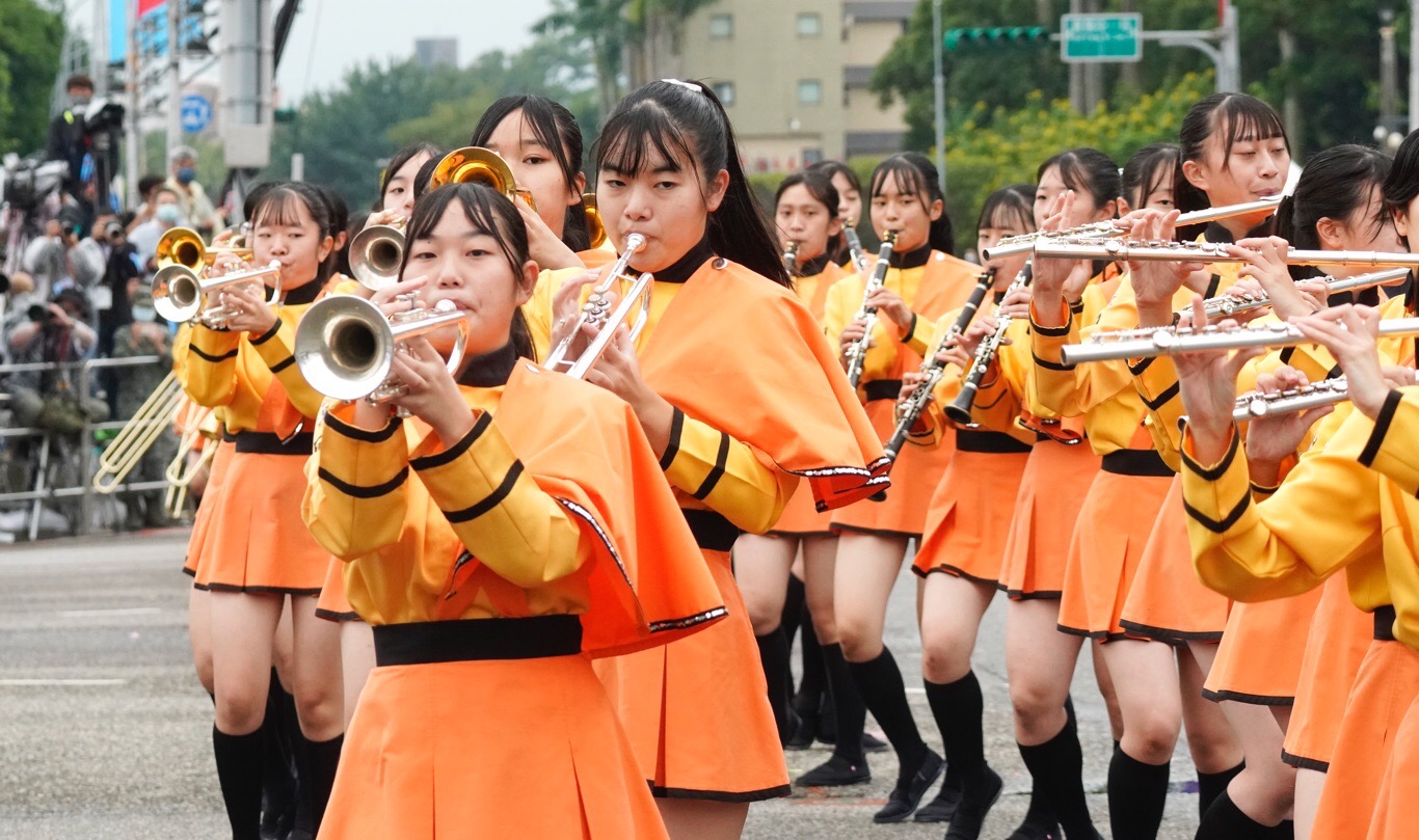日本京都橘高校吹奏部在國慶大會演出   圖:張良一/攝