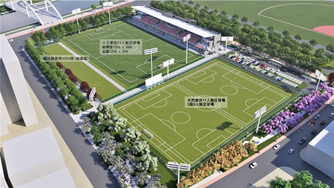 高市運發局表示，楠梓文中足球場內，人工草皮練習場目前規劃為兩座八人制場地，未來若要改成十一人制，將白線重塗即可。 圖：翻攝自高雄市政府臉書