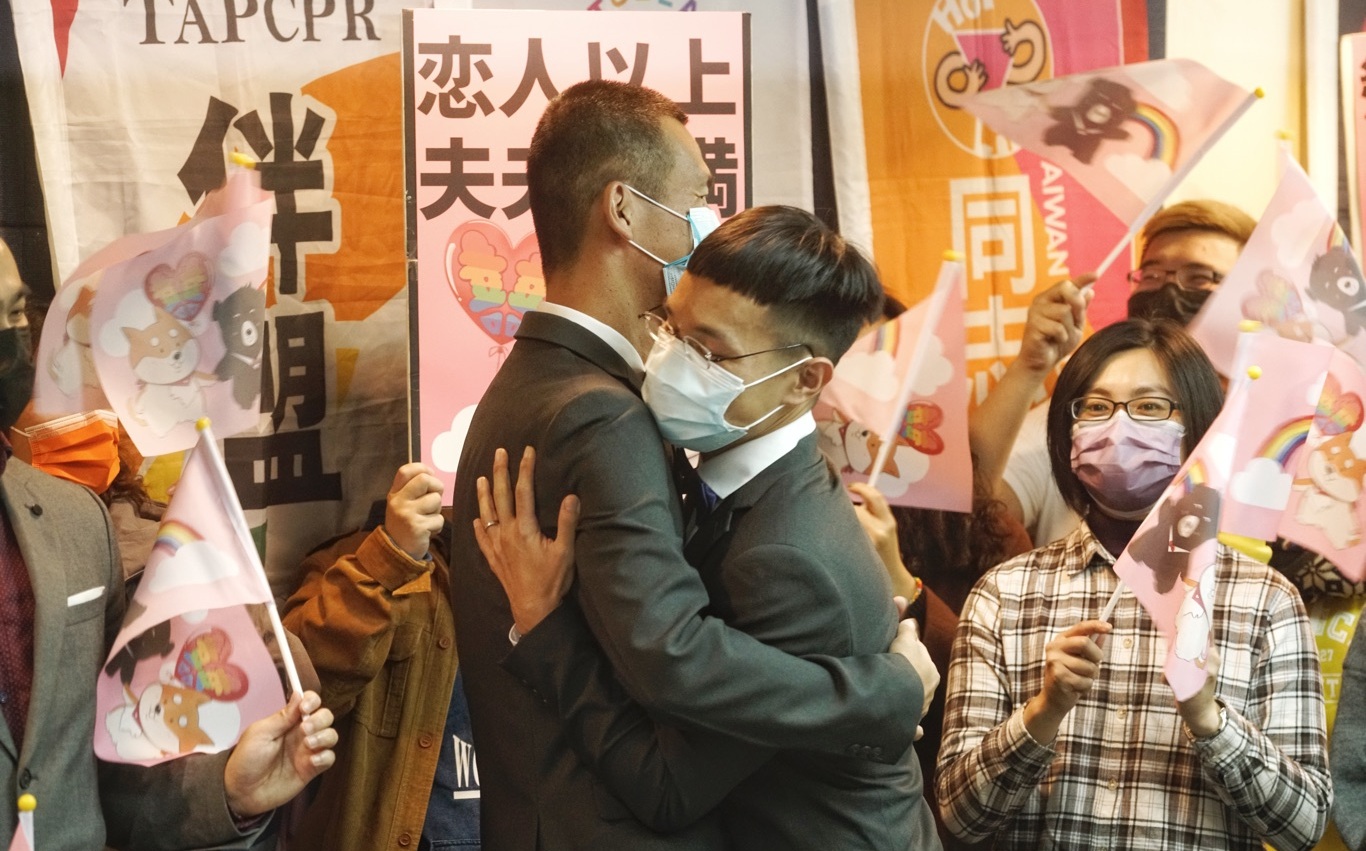 內政部函釋跨國同性伴侶可結婚 同志團體：特別感謝行政院長蘇貞昌 | 政治