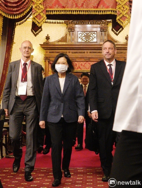 ▲ 總統蔡英文今（12）日接見菲律賓參議員洪迪薇表示，15萬名菲律賓移工朋友都是台灣和菲律賓友誼的橋梁。（圖／新頭殼）