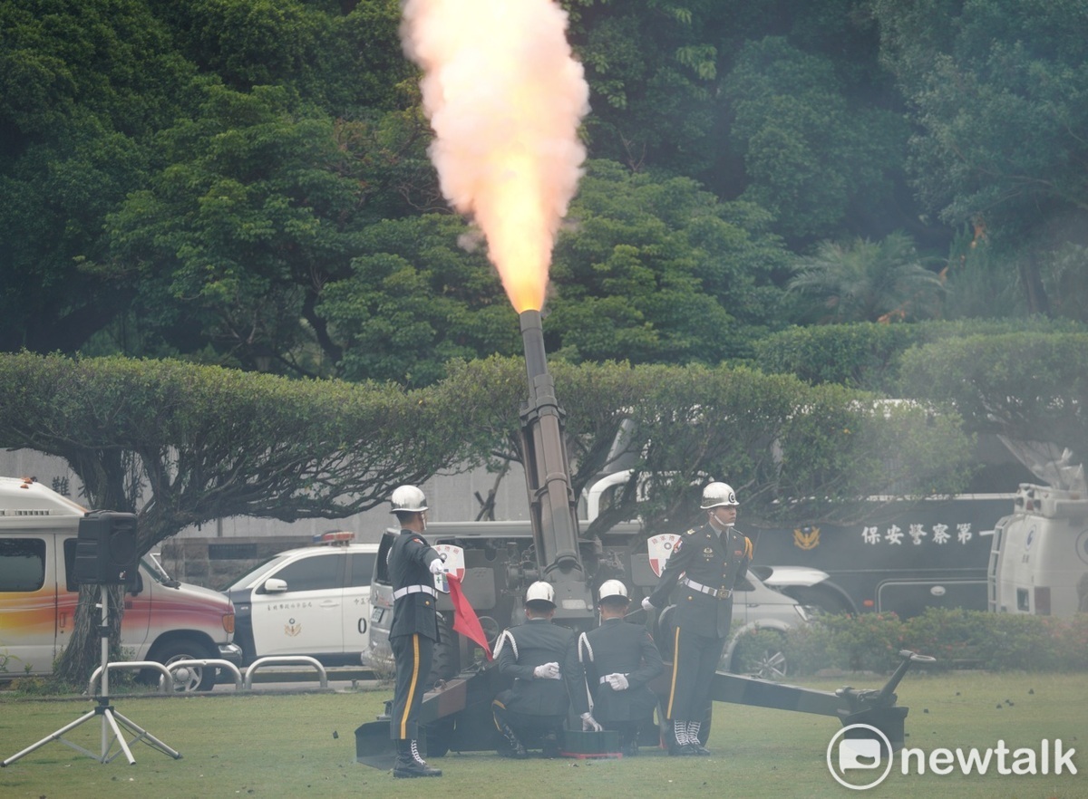 總統蔡英文上午以軍禮歡迎來台訪問的瓜地馬拉共和國總統賈麥岱。 圖:張良一/攝