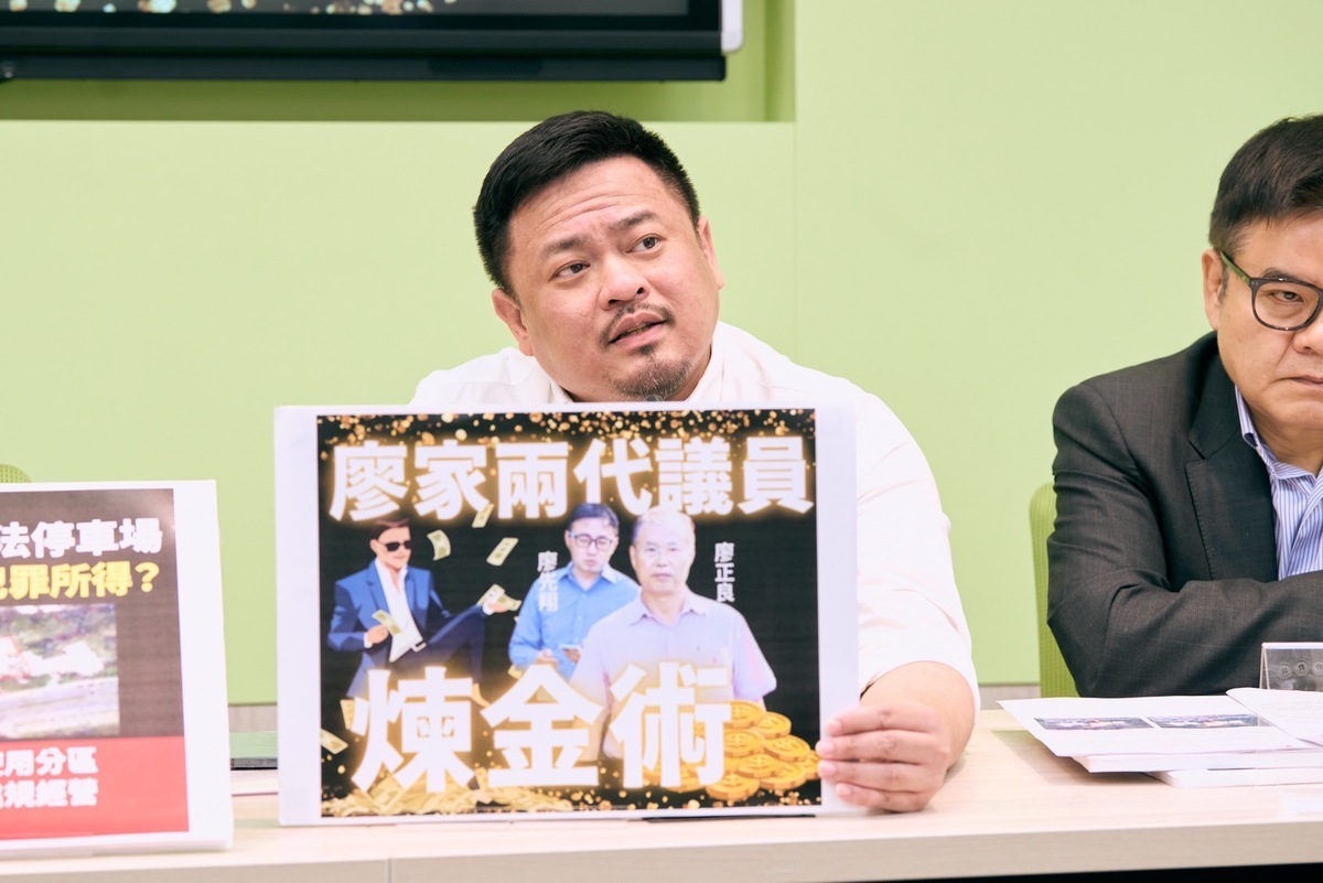  民進黨立委洪申翰批評廖家兩代議員在汐止煉金欺壓人民。 圖：立法委員賴品妤辦公室提供 