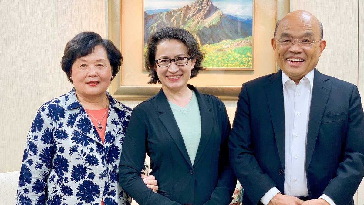  蕭美琴拜會蘇貞昌與妻子詹秀齡。 圖：翻攝自蘇貞昌臉書 
