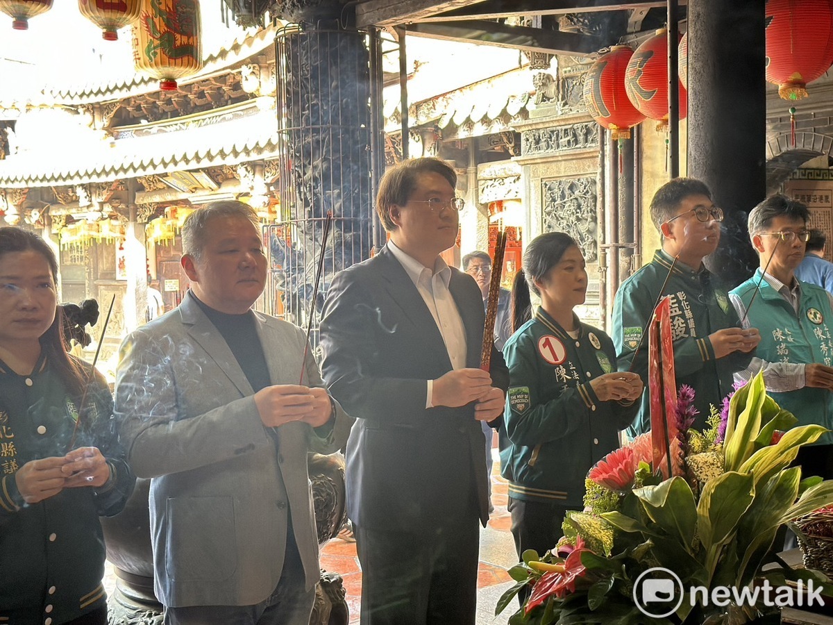 林右昌赴鹿港天后宮與陳秀寳同台。 圖：黃宣尹攝 