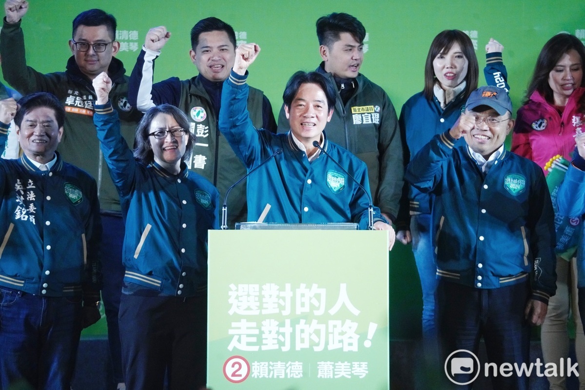 賴清德、蕭美琴和蘇貞昌等人出席在新北土城舉行的首場大型造勢晚會。 圖：張良一/攝 