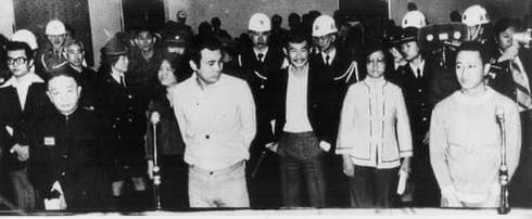 陳文茜貼出1980年美麗島軍法大審的照片。 圖：「文茜的世界周報 Sisy's World News」臉書（資料照）