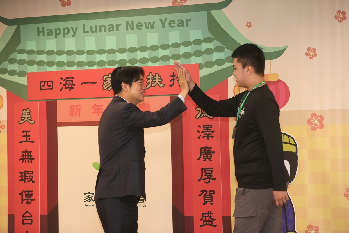  賴清德與家扶在台海外大學生交流。 圖：總統府提供 