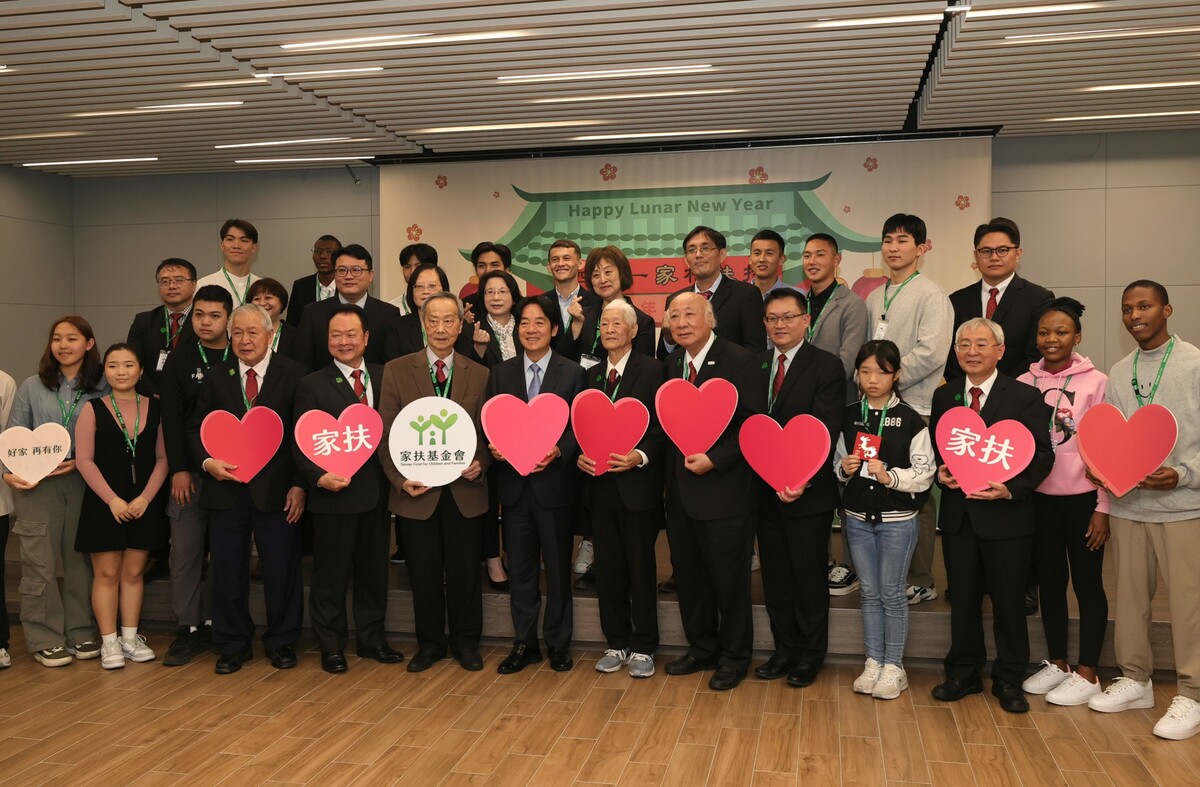  賴清德與家扶在台海外大學生交流。 圖：總統府提供 