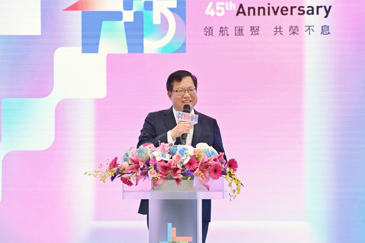  鄭文燦擔任行政院副院長，輔佐院長陳建仁施政。 圖：行政院提供 