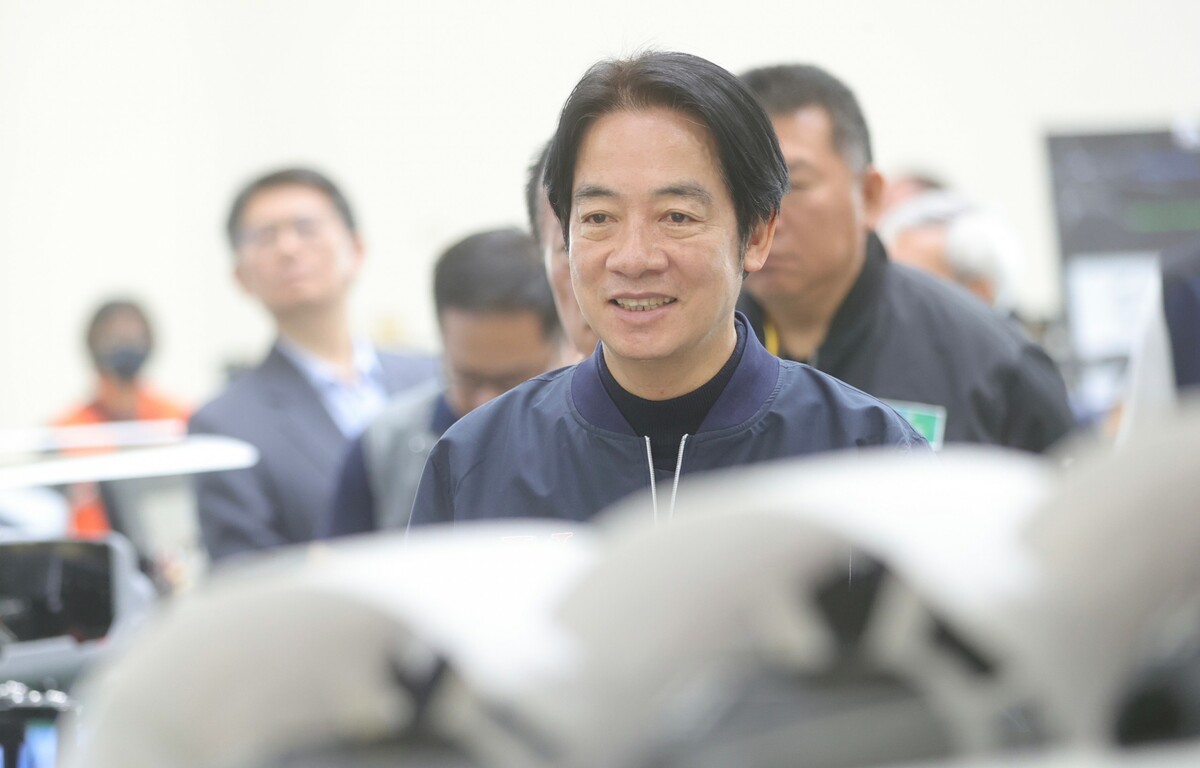  賴清德上任前持續與社會、產業對話，日前其參訪亞洲無人機AI創新應用研發中心。 圖：總統府提供 
