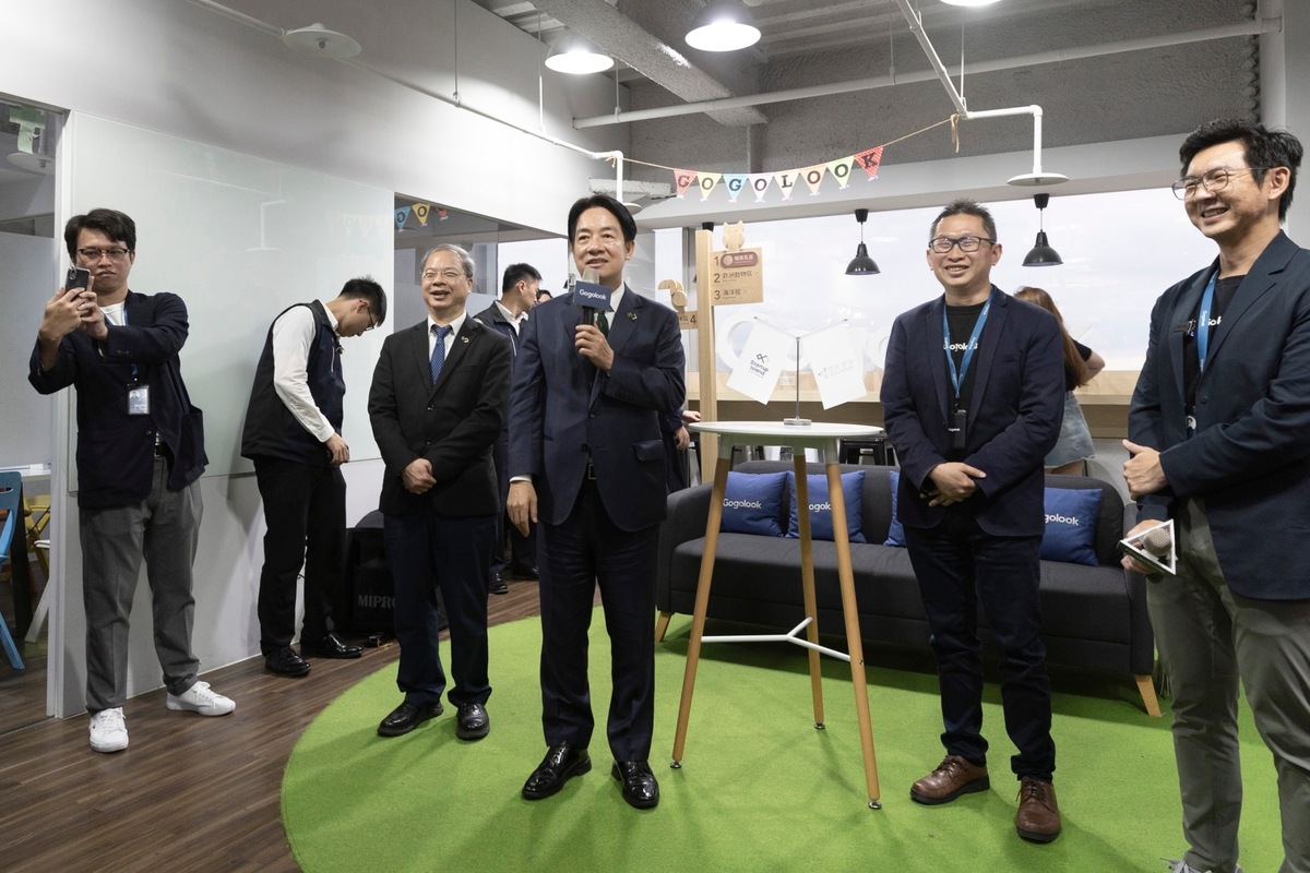  賴清德參訪Gogolook。 圖：總統府提供 