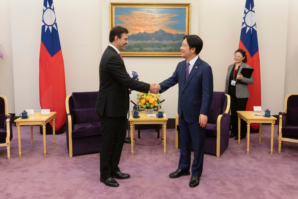  巴拉圭國會暨參議院議長歐斐拉會晤賴清德，承諾無條件支持台灣。 圖：總統府提供 