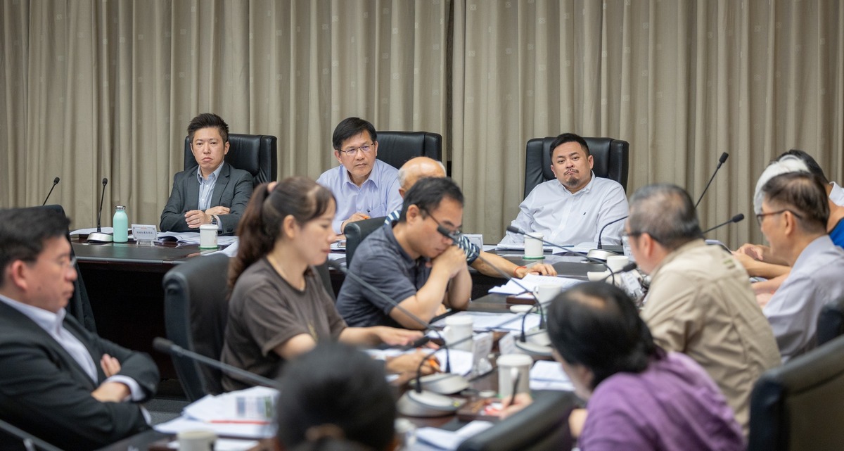  林佳龍召集第21屆全國NGOs環境會議前會，張惇涵、洪申翰也出席。 圖：翻攝自林佳龍臉書 