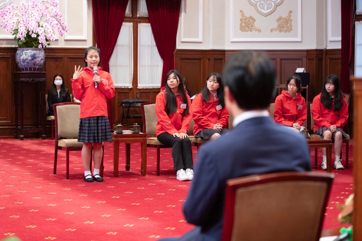  賴清德接見第24屆「台新青少年志工菁英獎」傑出志工獎得主。 圖：總統府提供 
