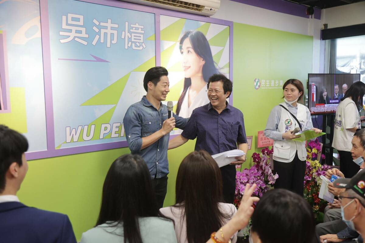  吳沛憶地方服務處經裝修後開幕，林昶佐現身相挺。 圖：吳沛憶辦公室提供 