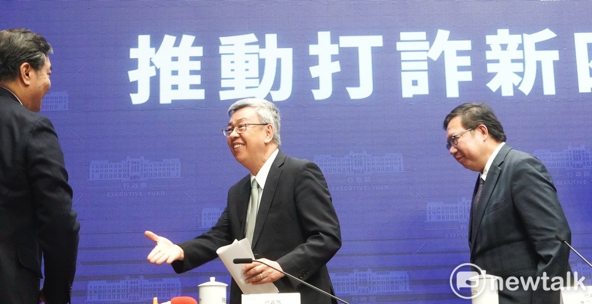  行政院長陳建仁出席「行政院推動打詐新四法記者會」。 圖：張良一攝 