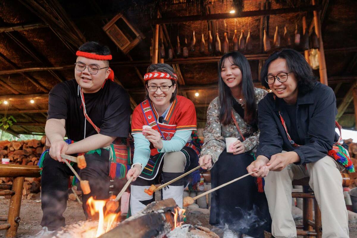  蕭美琴率領民進黨中央黨部員工赴花蓮旅遊。 圖：民進黨提供 