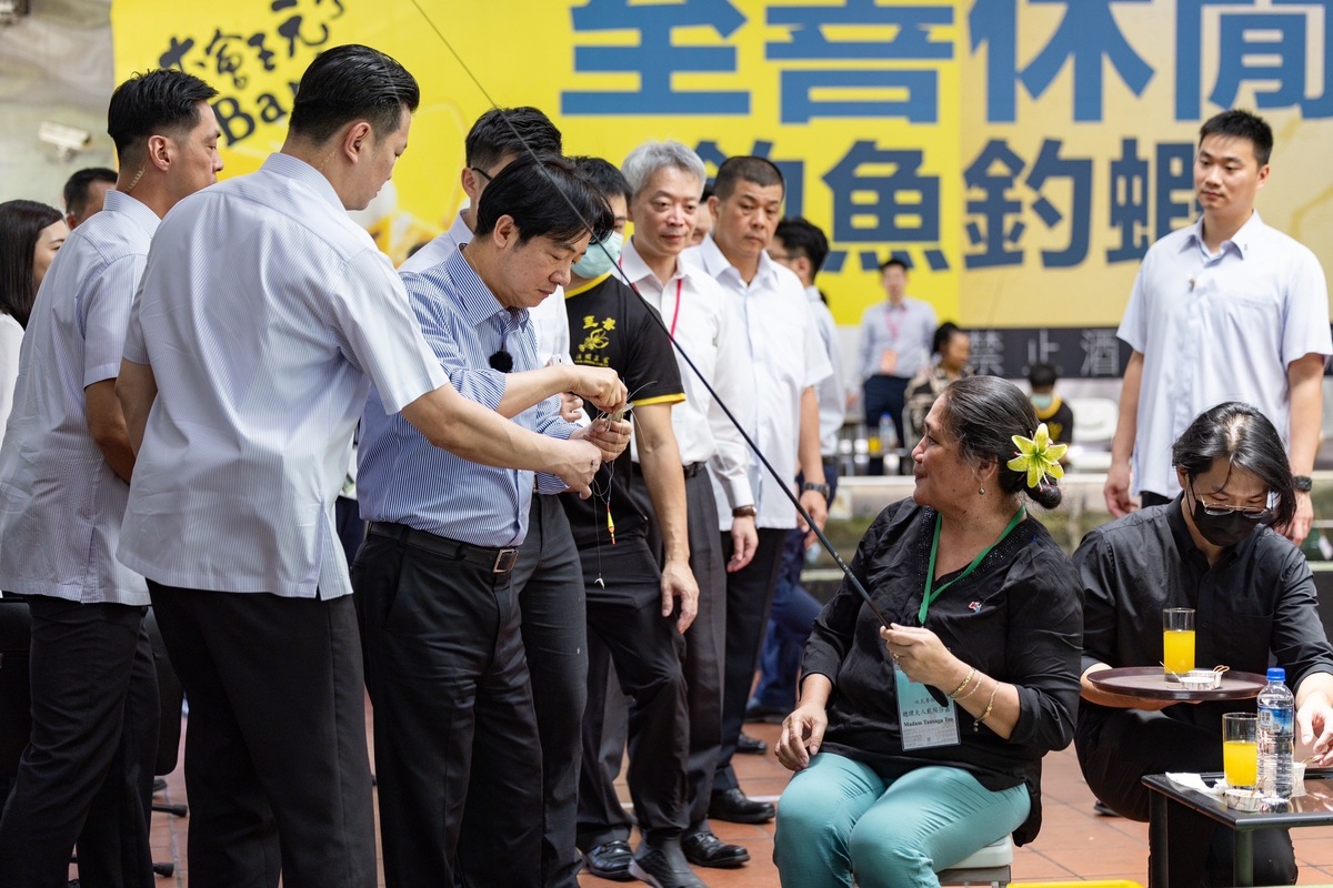  賴清德就職前與友邦元首釣蝦。 圖：總統府提供 