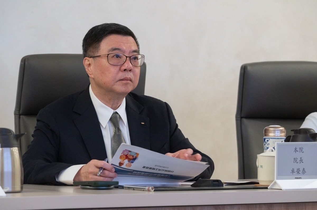  卓榮泰召開上任後首次「0403震災復原重建方案」專案會議。 圖：行政院提供 