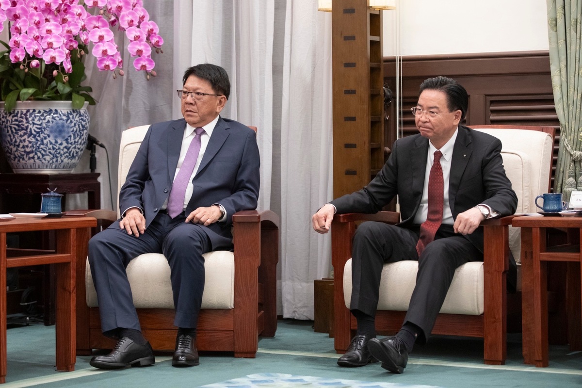  總統賴清德接見前美國國務卿龐培歐訪問團一行，潘孟安、吳釗燮陪同。 圖：總統府提供 