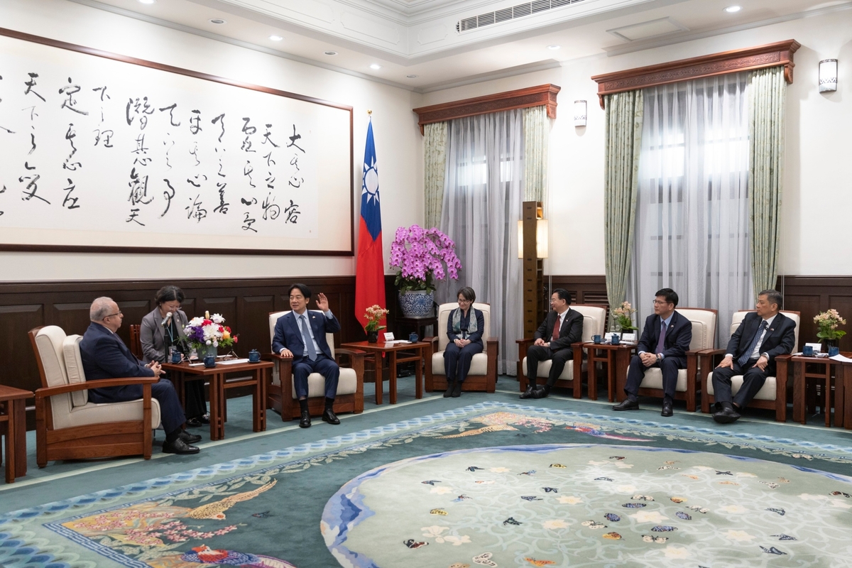  賴清德接見瓜地馬拉外交部長馬丁涅茲（Carlos Ramiro Martínez）所率訪團一行。 圖：總統府提供 