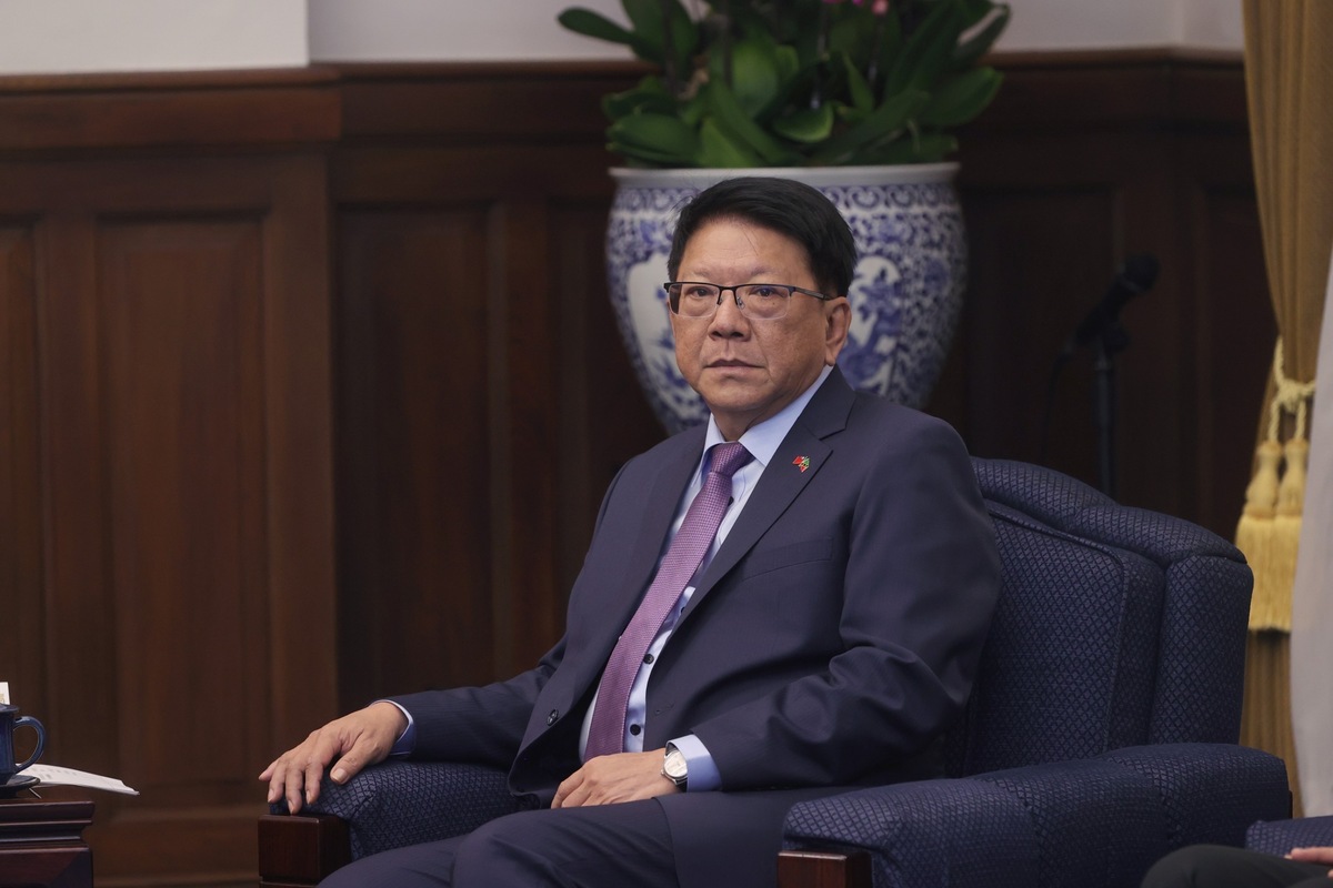  潘孟安陪同接見聖克里斯多福副總理韓利（Geoffrey Hanley）訪問團。 圖：總統府提供 