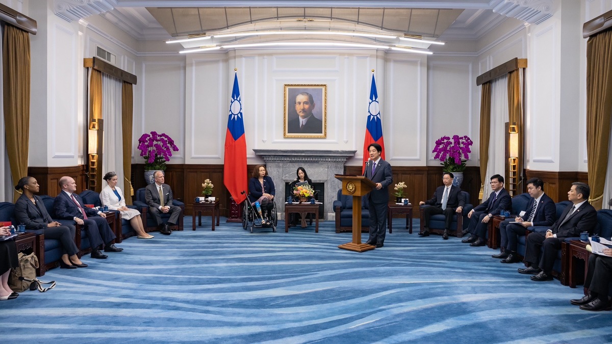 總統賴清德接見美國參議員達克沃絲（Tammy Duckworth）跨黨派訪問團。 圖：總統府提供 