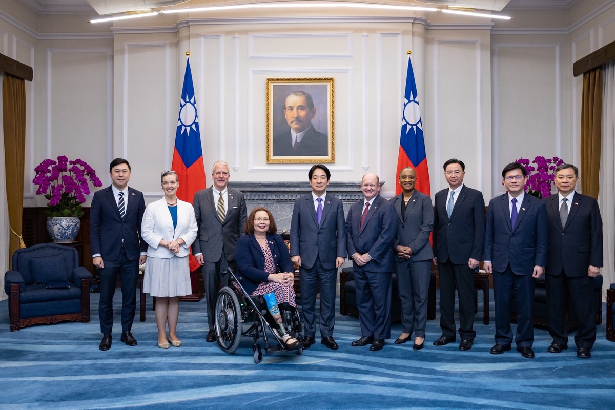  總統賴清德接見美國參議員達克沃絲（Tammy Duckworth）跨黨派訪問團。 圖；總統府提供 