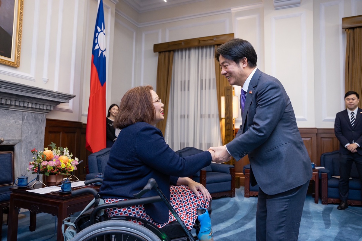  總統賴清德接見美國參議員達克沃絲（Tammy Duckworth）跨黨派訪問團。 圖：總統府提供 