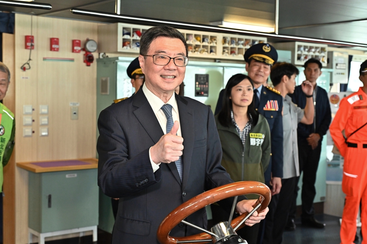  卓榮泰出席海委會海巡署端節威力掃蕩誓師暨接裝典禮。 圖：行政院提供 