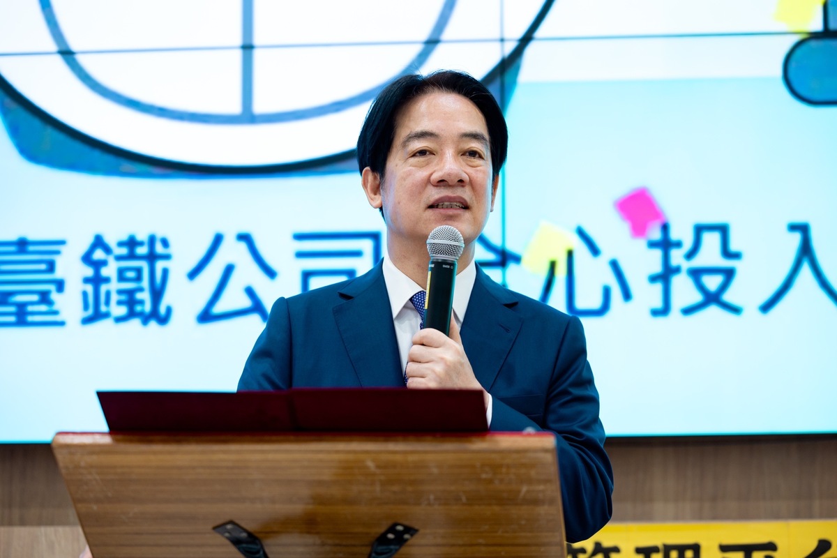  總統賴清德前往台北車站，視察端午節連假交通疏運情形。 圖：總統府提供 