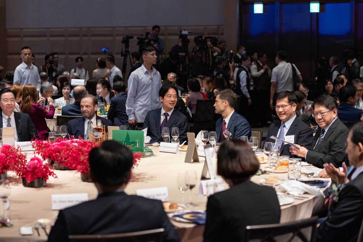 林佳龍日前陪同賴清德出席2024歐洲日晚宴。 圖：總統府提供 