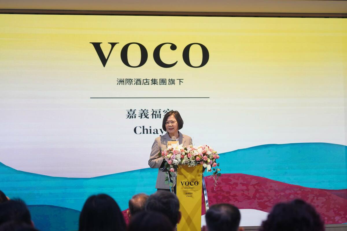  前總統蔡英文出席嘉義市出席福容VOCO酒店開幕活動。 圖：翻攝自王美惠臉書 