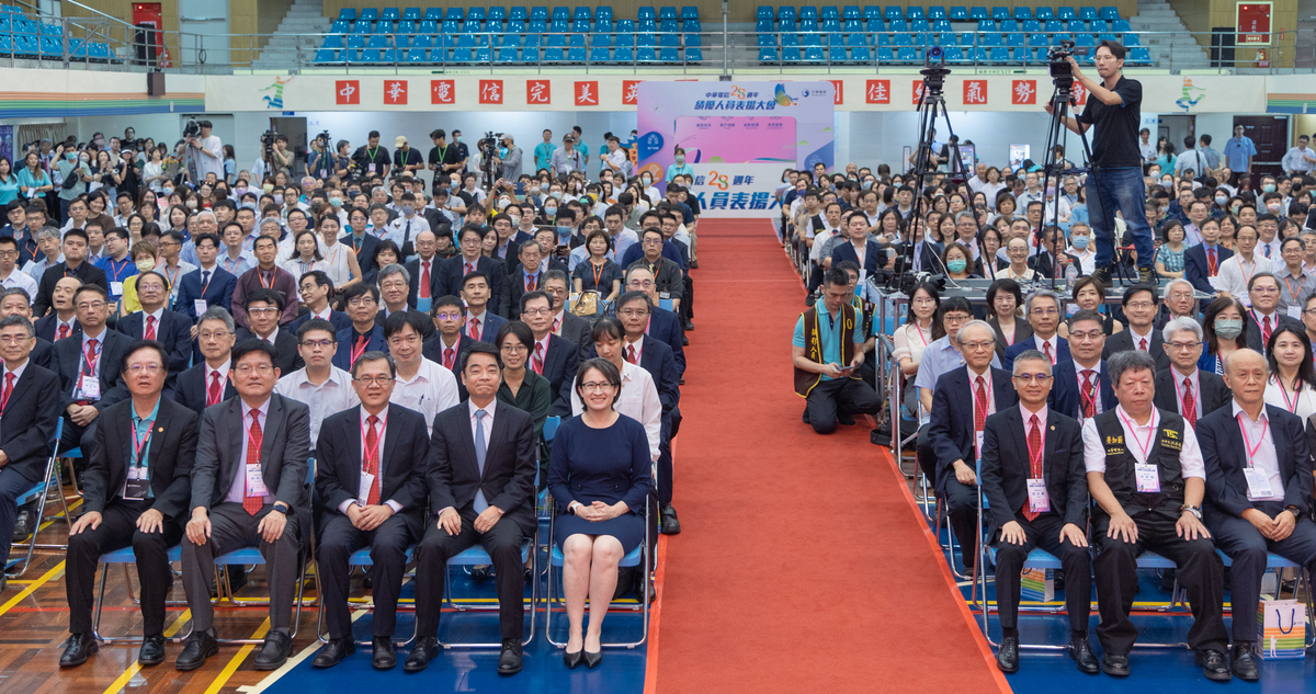  副總統蕭美琴出席中華電信28週年績優人員表揚大會。 圖：總統府提供 