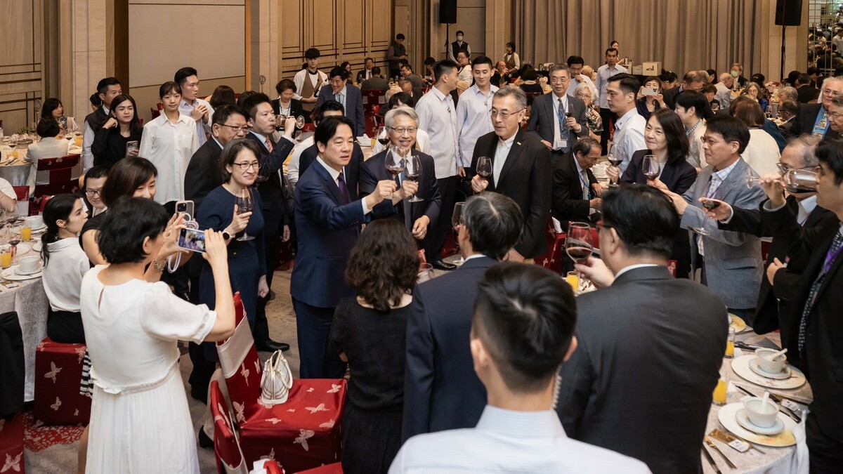  總統賴清德偕同副總統蕭美琴晚宴中研院第35次院士會議院士伉儷。 圖：總統府提供 