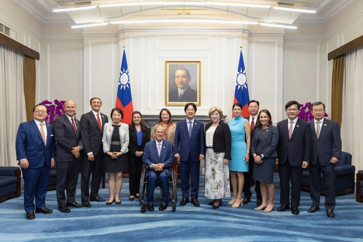  美國德州州長艾伯特（Greg Abbott）率團來訪，並與總統賴清德會面。 圖：總統府提供 