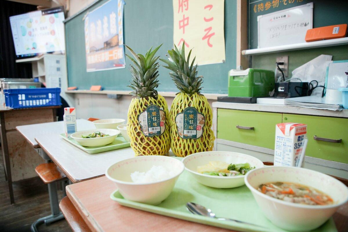 山口縣防府市的15間中學，首次將嘉義縣鳳梨納入營養午餐。
