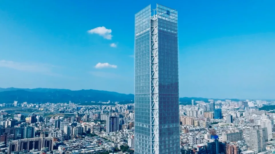 隨著全球高齡化加劇，保險產品的重要性日益突顯。圖：人壽與保險示意圖。（圖為富邦人壽）