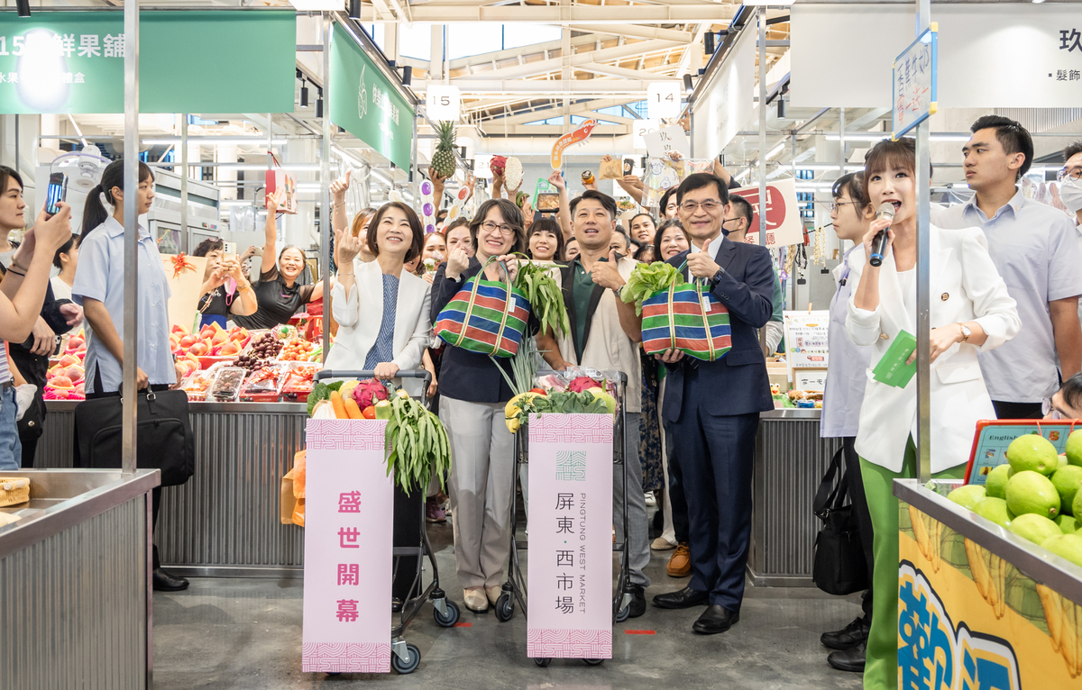  副總統蕭美琴、屏東縣長周春米出席屏東西市場開幕典禮。 圖：總統府提供 