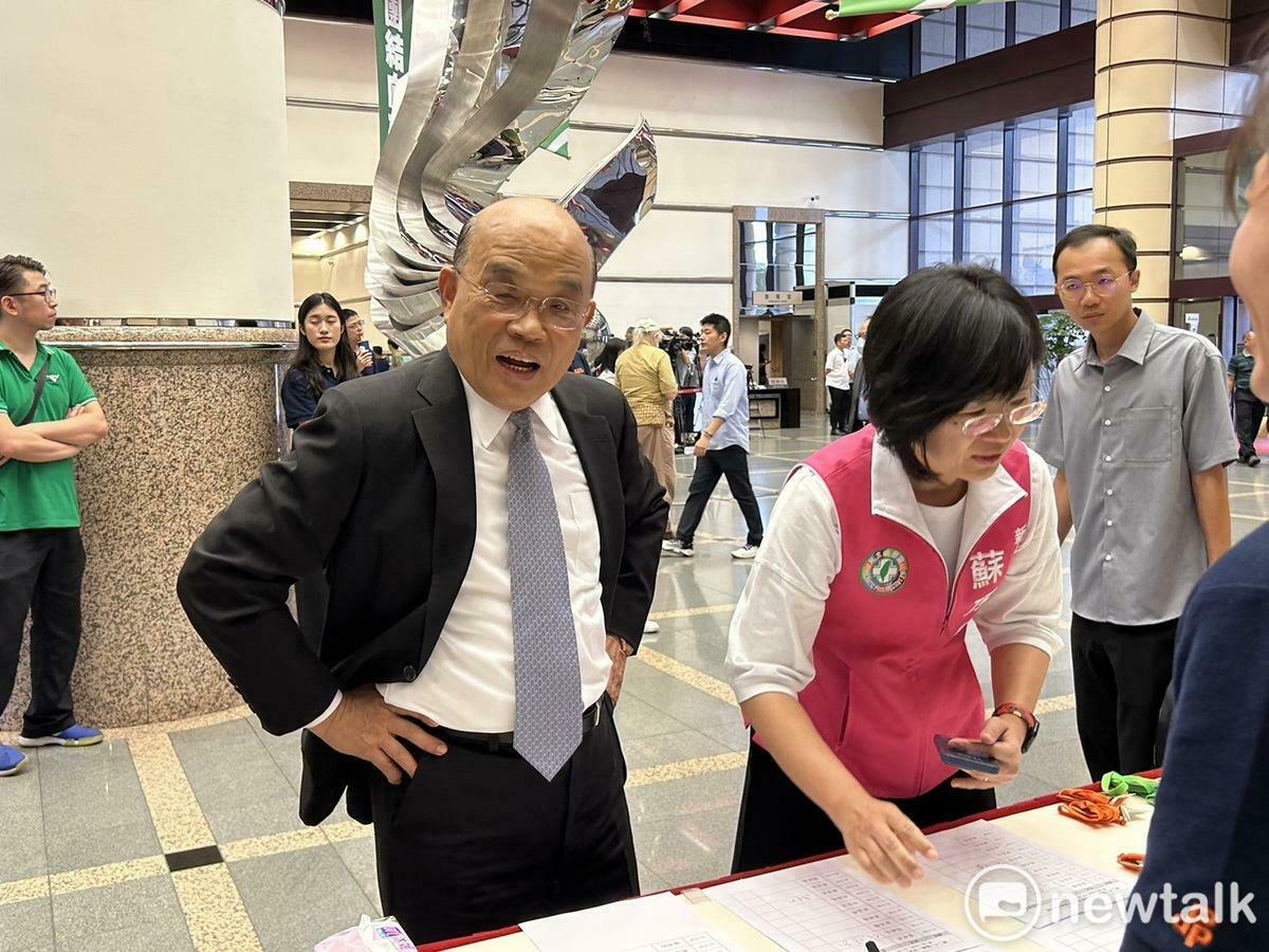  前行政院長蘇貞昌、立委蘇巧慧出席全代會。 圖：黃宣尹攝 