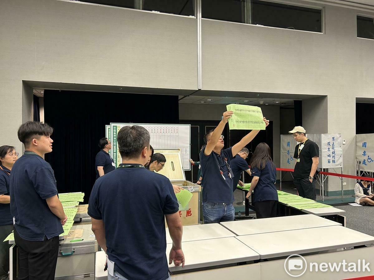  民進黨職改選投開票。 圖：黃宣尹攝 