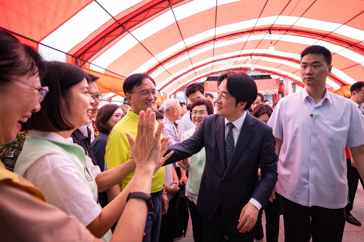  總統賴清德前往彰化大庄慈雲寺參香祈福。 圖：總統府提供 