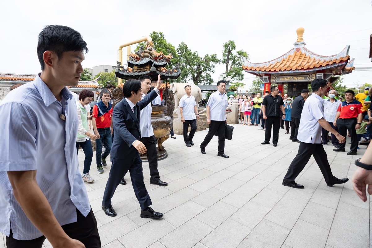  總統賴清德前往彰化大庄慈雲寺參香祈福。 圖：總統府提供 