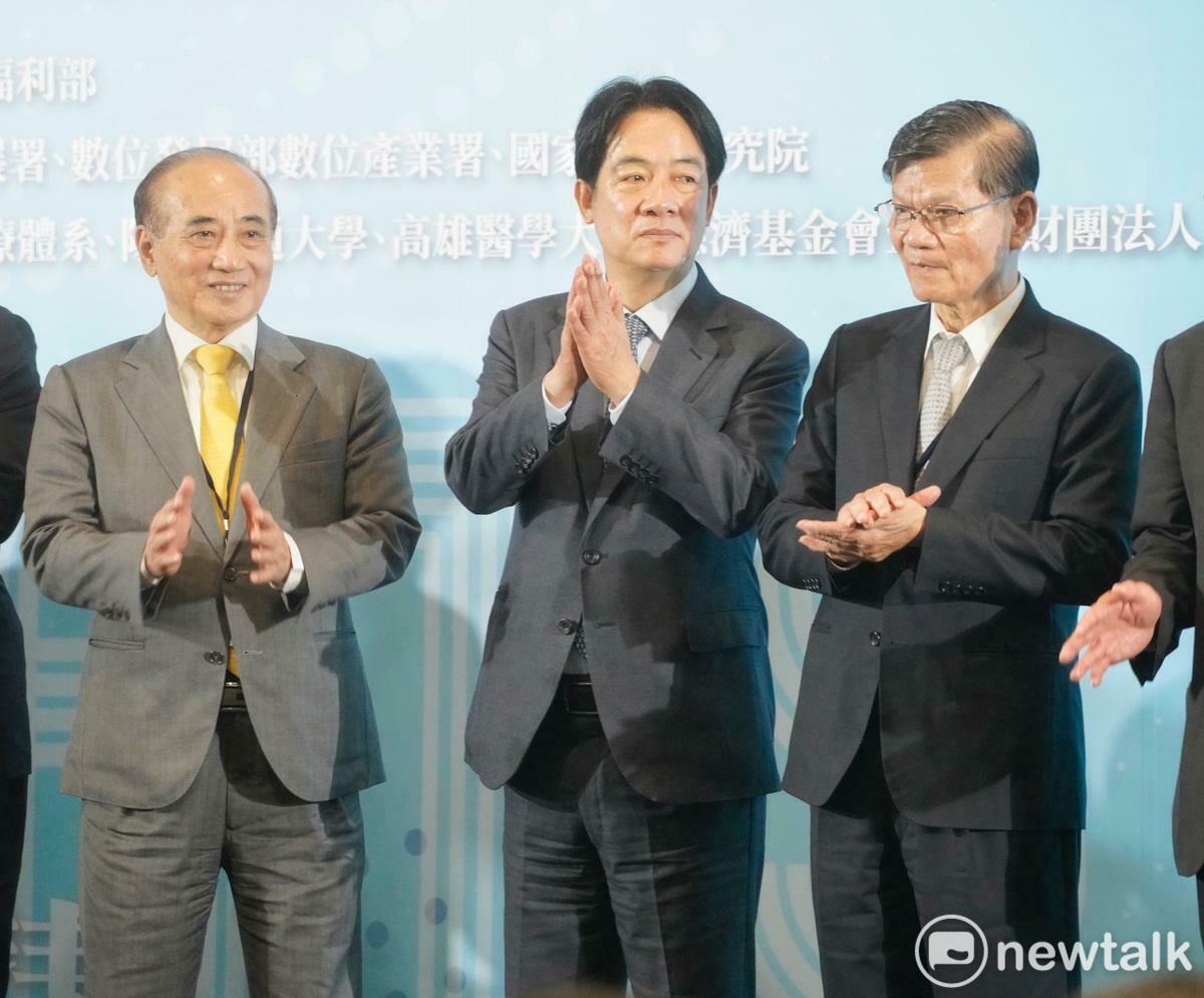  總統賴清德出席高齡健康產業博覽會開幕式，與生策中心董事長王金平同台。 圖：張良一/攝 